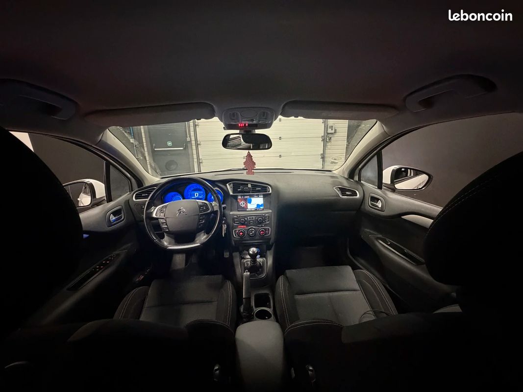 Citroën C4 1.6 HDI / ATTELAGE / CLIMATISATION (image 11)