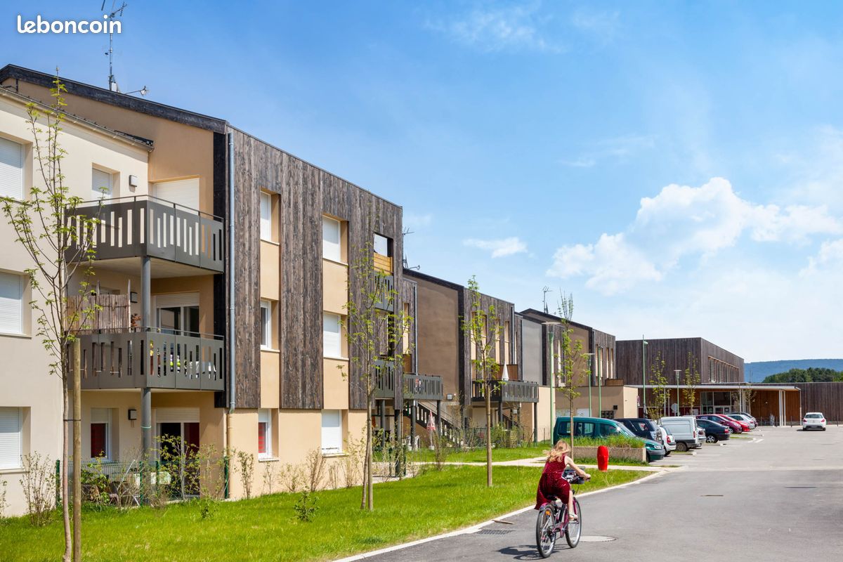 Appartement 3 pièces 72 m² · à Saint-Étienne-du-Bois · 72 m² · 627 €