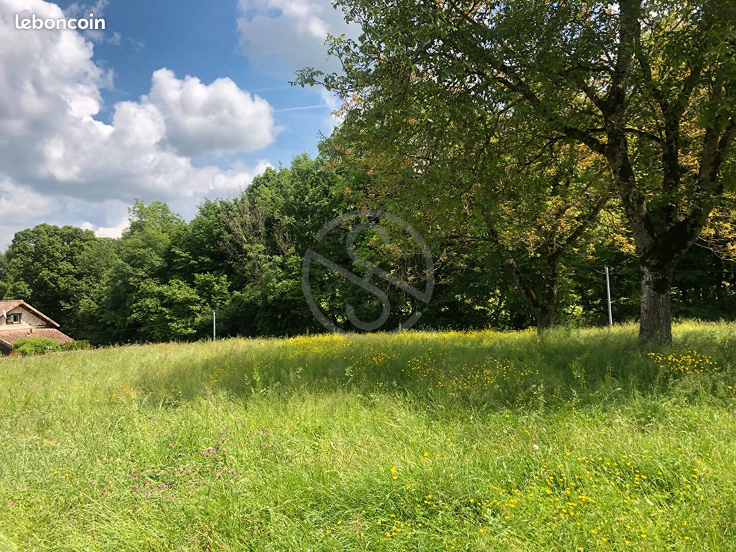 Terrain 1203 m² · à Beaurepaire · 1 203 m² · 85 000 €