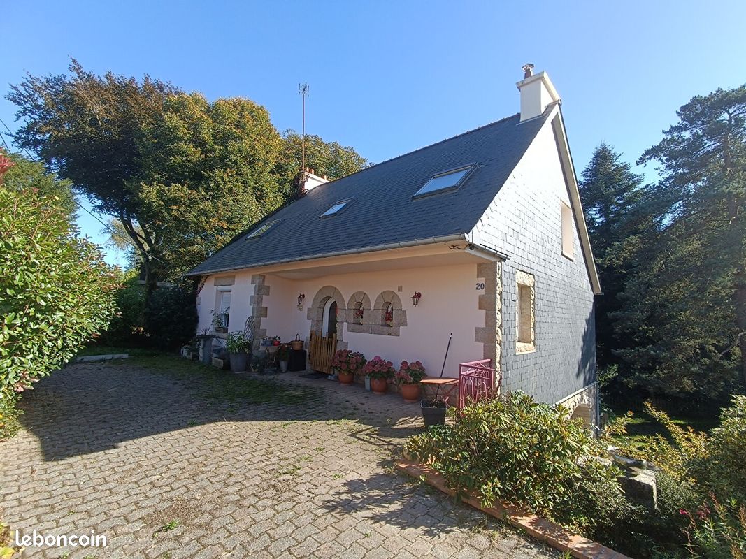 Maison 6 pièces 127 m² · à Rostrenen · 127 m² · 229 000 €