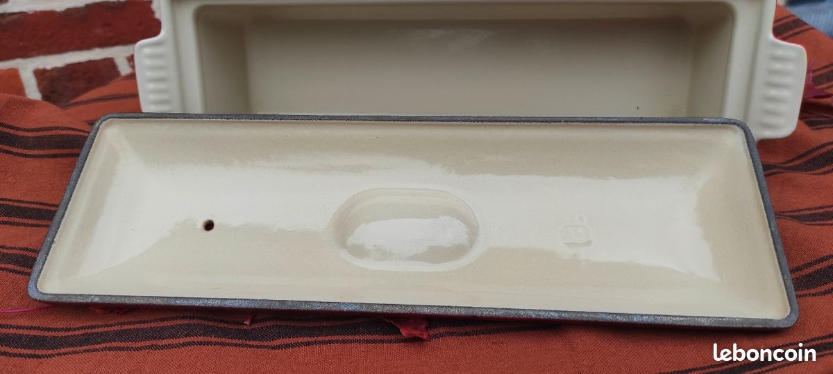 Terrine en fonte émaillée couleur extérieure Noir Mat diamètre 32 cm