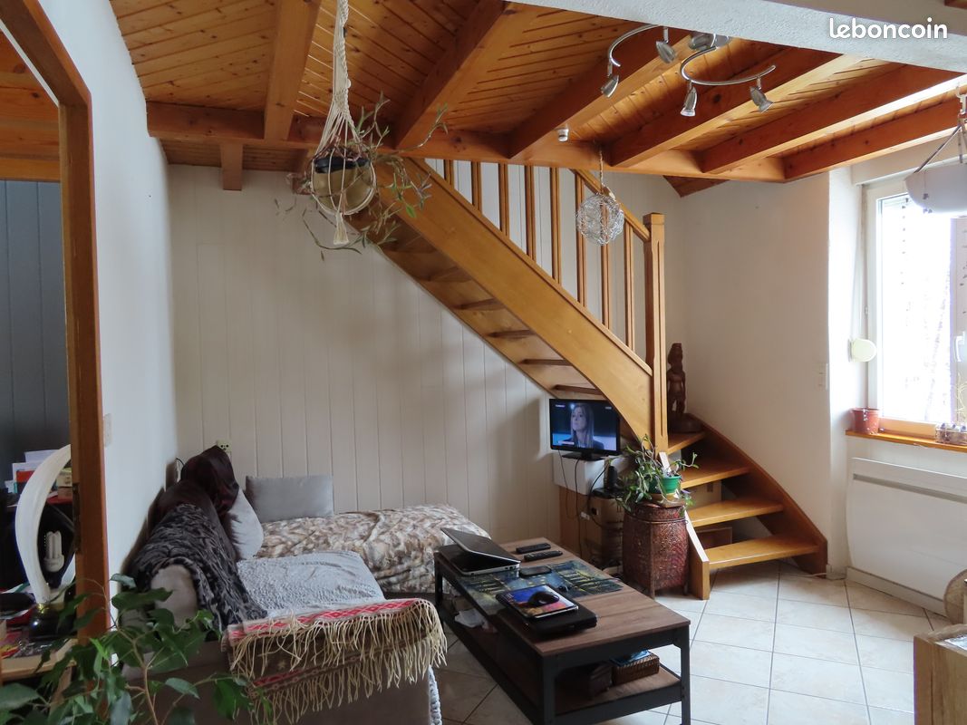 Appartement 4 pièces 70 m² · à Étalans · 70 m² · 630 €