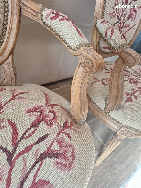 Paire de fauteuils Louis XVI (image 5)