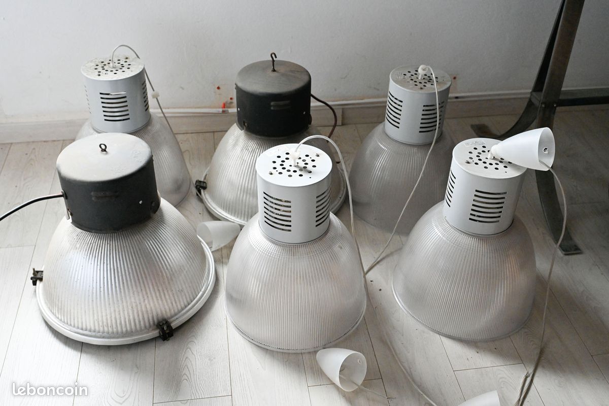 Lampes de type industriel (image 1)