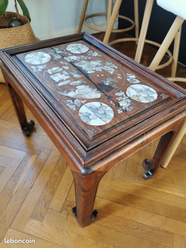 Table Basse Incrustée De Nacre – Paysage Chinois – XXe Siècle
