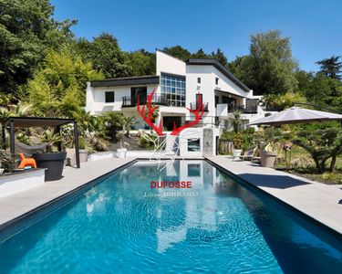 Maison 1 890 000 € - 305 m²