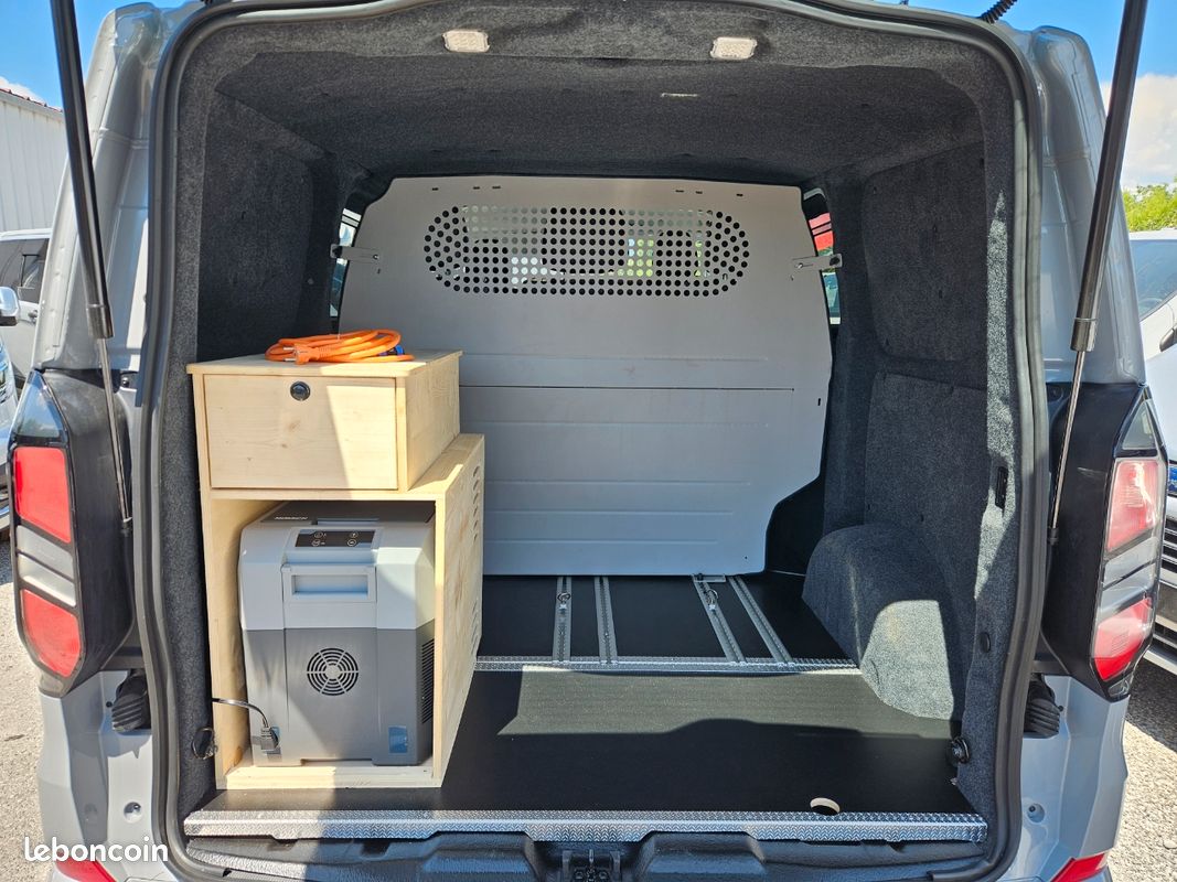 Ford custom aménagé, 5 places modulables, webasto, isolé, installation électrique 220V (image 6)