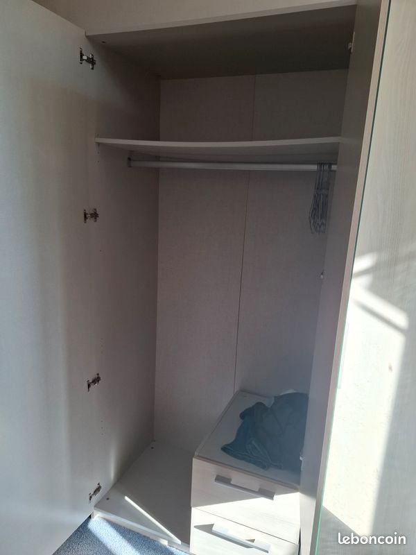 Armoire avec miroir intégré 3 portes (image 1)