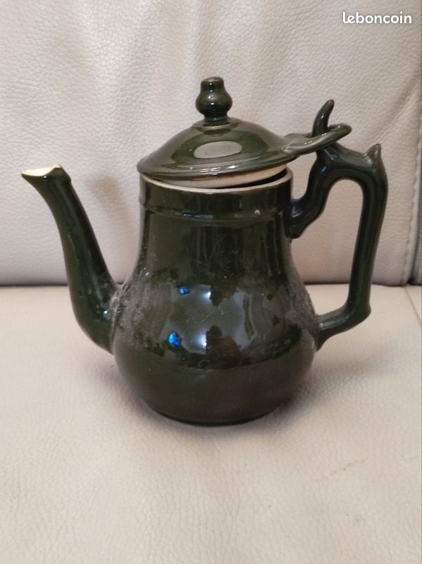 Majolique de Thoune - Chat (noir) servant de théière / cafetière