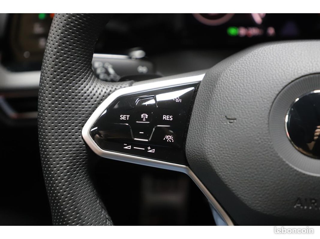 Volkswagen golf viii gti 2.0 tsi 245 dsg 7 camera/carplay/ja18/s.chauffants (image 34)
