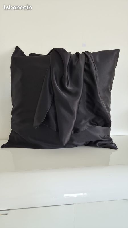 Blissy Taie d'oreiller en Soie 100 % mûrier, 22 mommes, Fibres 6A de qualité, protège Cheveux et Peau, Fermeture éclair cachée (lit King Size, argenté