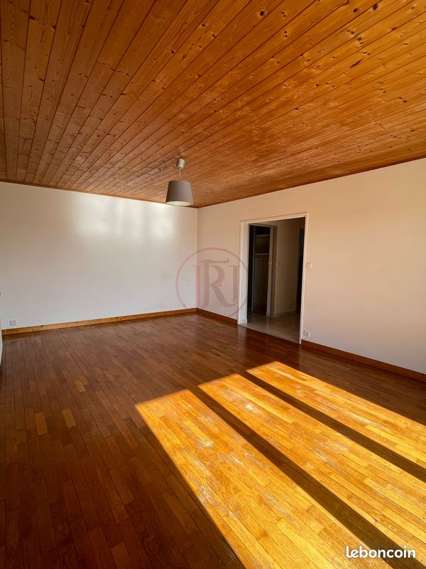 Appartement 3 pièces 83 m² · à Montfaucon · 83 m² · 135 000 €