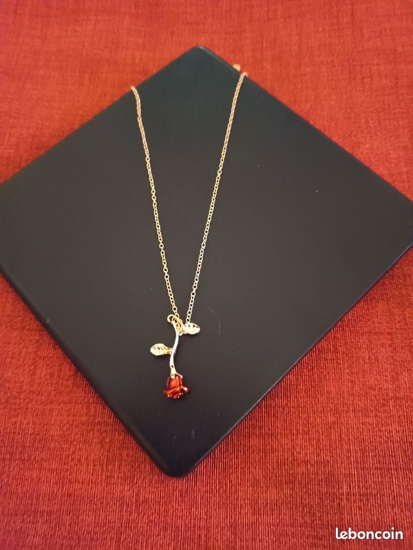 Chaine avec rose rouge (image 5)