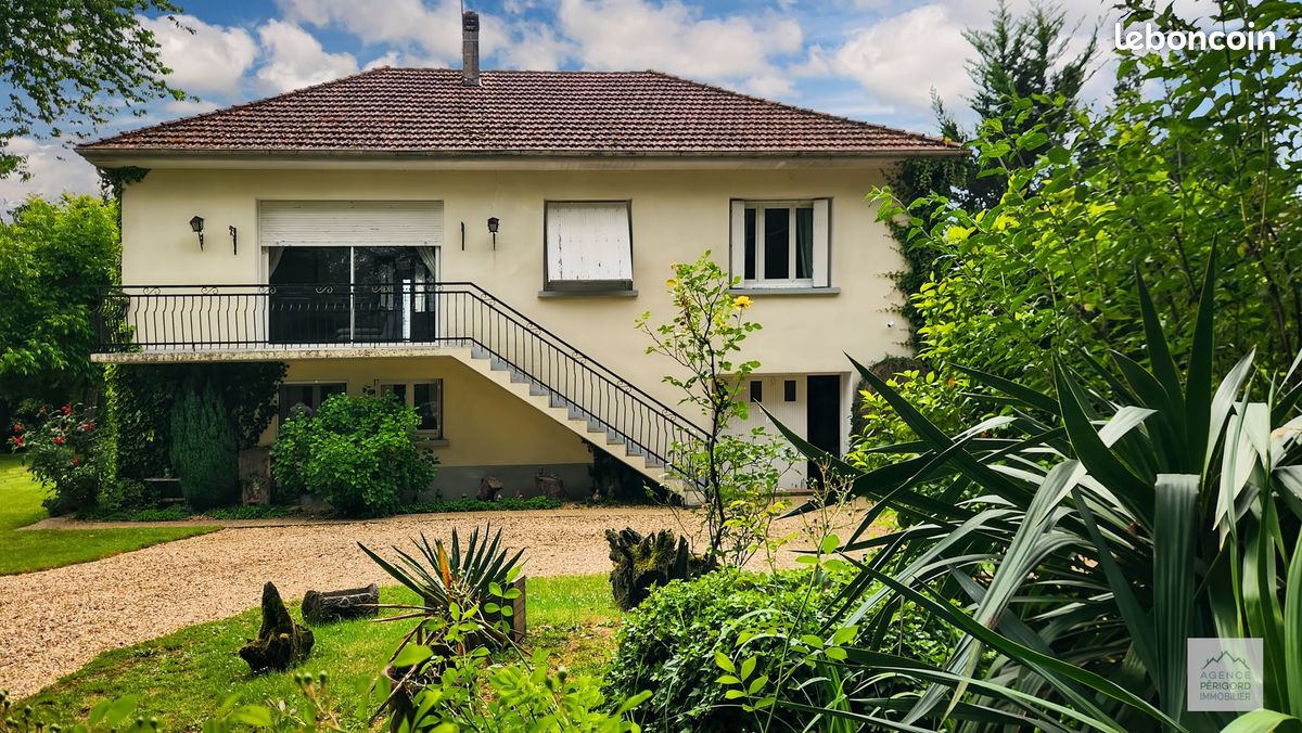 Maison 7 pièces 175 m² · à Saint-Léon-sur-l'Isle · 175 m² · 200 000 €