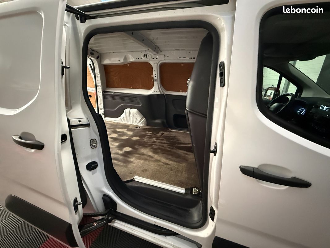 CITROEN BERLINGO Taille XL BlueHDi 130 SS BVM6 Feel (image 32)