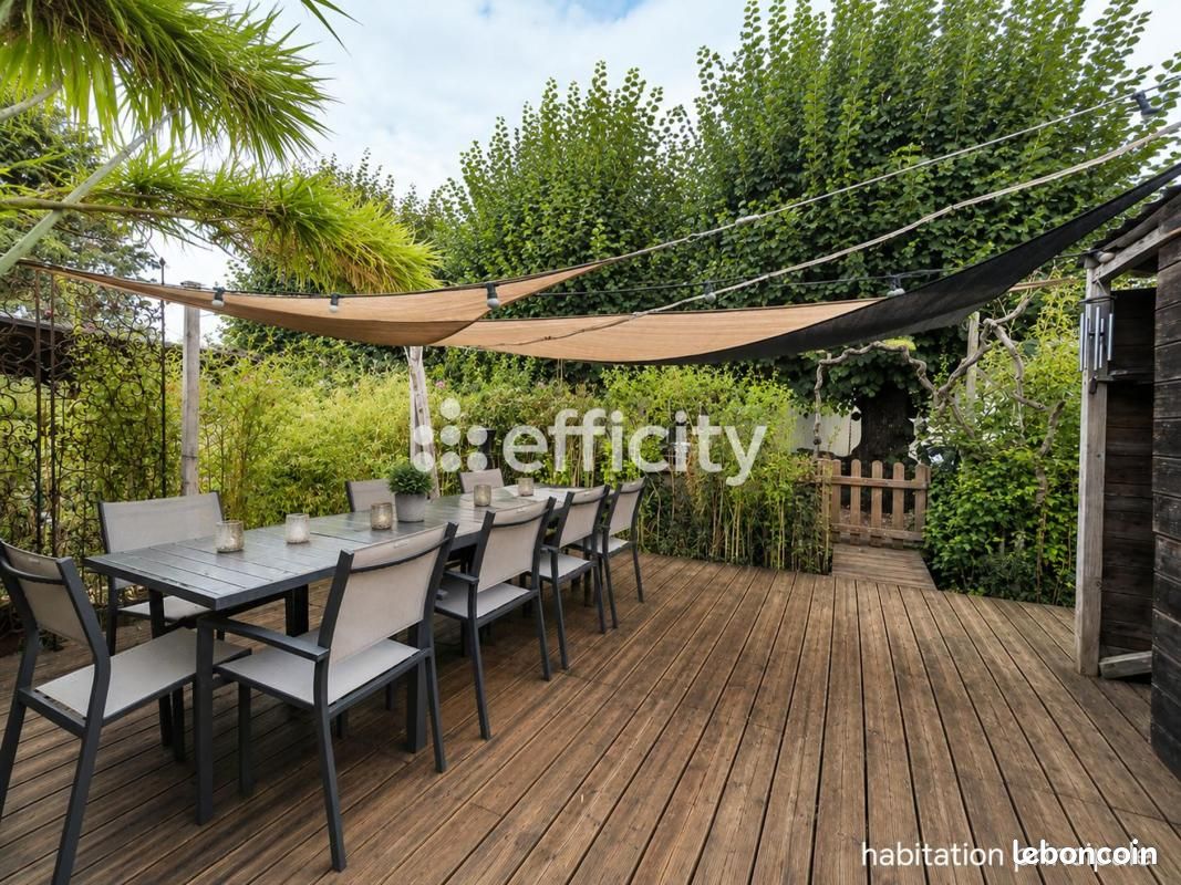 Maison 14 pièces 260 m² · à Saint-Genouph · 260 m² · 530 000 €