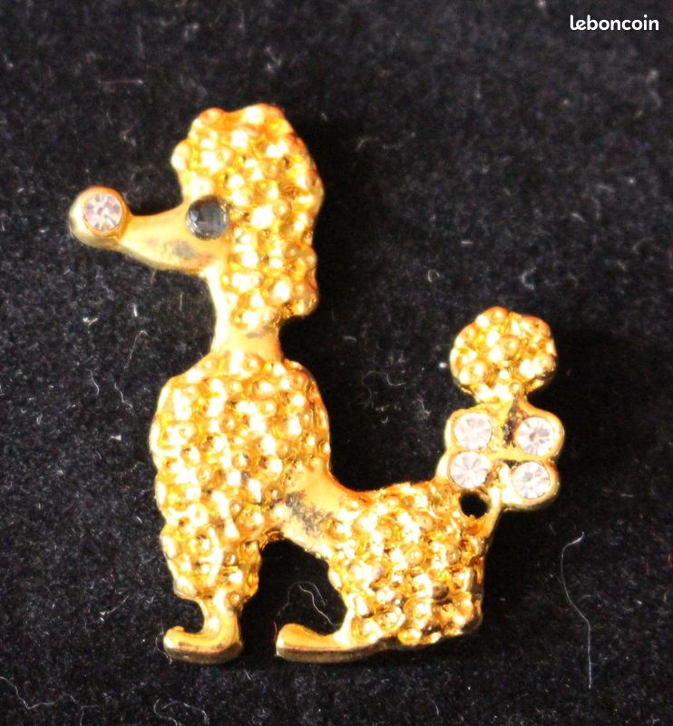 Broche Ronde En Or Composée De 3 Pierres Précieuses - Bijoux Et Montres