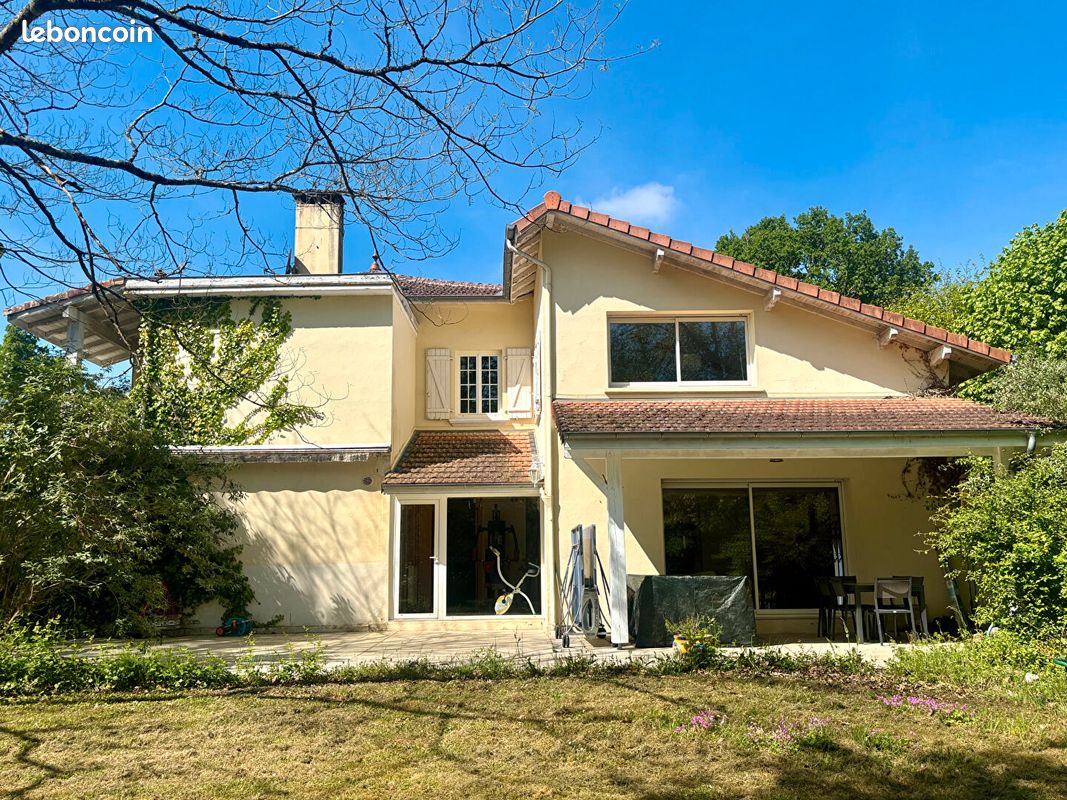 Maison 8 pièces 255 m² · à Dax · 255 m² · 430 000 €