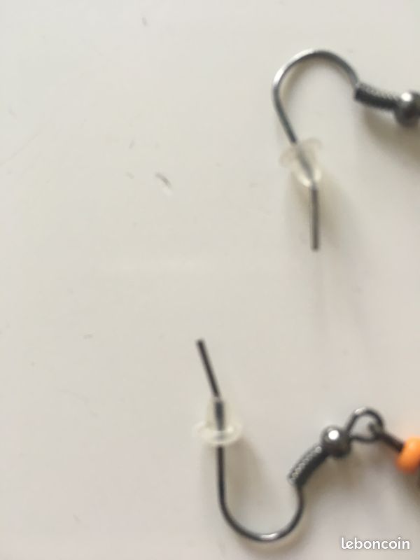 Une paire de boucles d’oreilles pendantes (image 3)