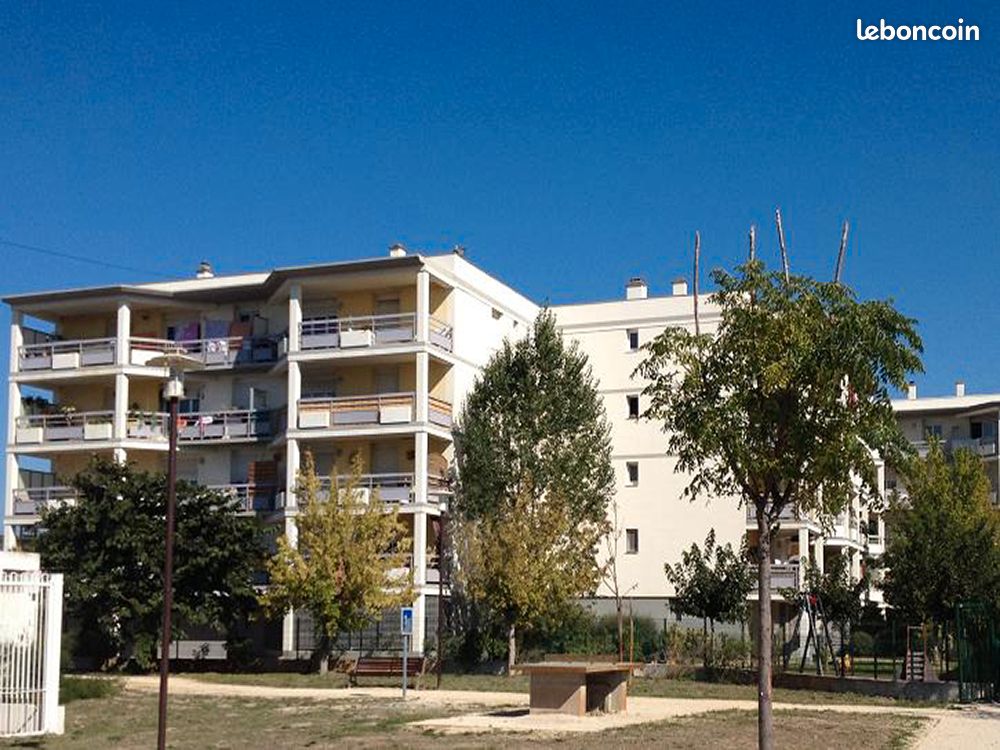 Appartement 2 pièces 79 m² · à L'Isle-sur-la-Sorgue · 79 m² · 690 €/mois