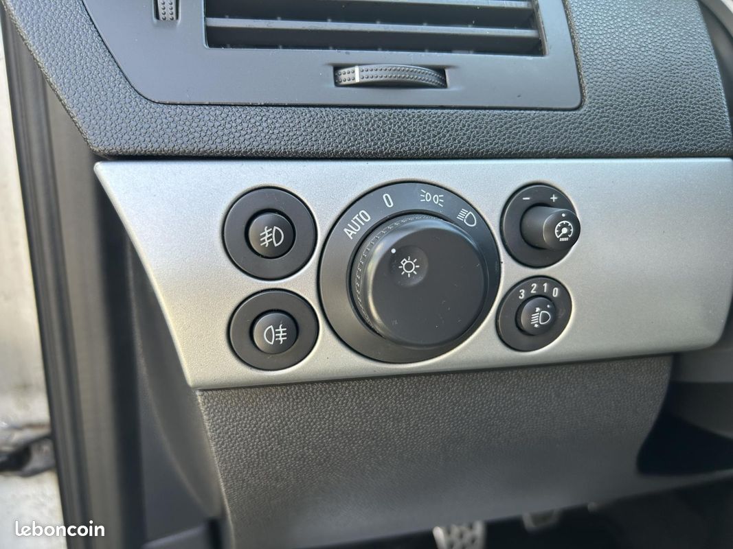OPEL ASTRA 1.9 CDTI 120 Magnetic (image 15)