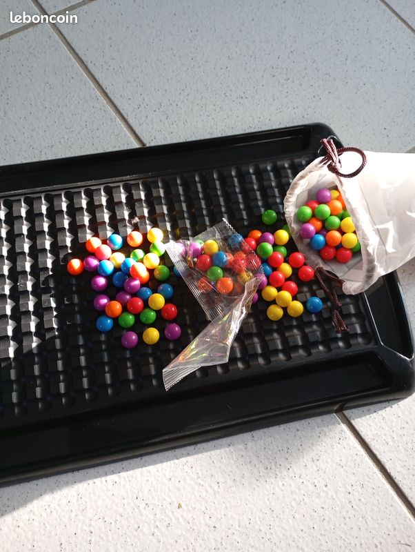 Jeu de société avec billes de couleurs (image 1)