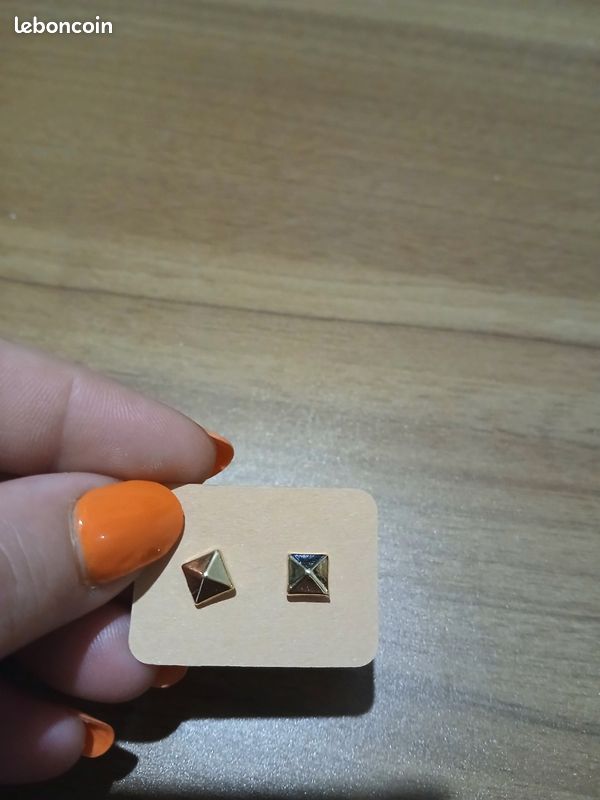 Boucles d'oreilles neuf (image 1)