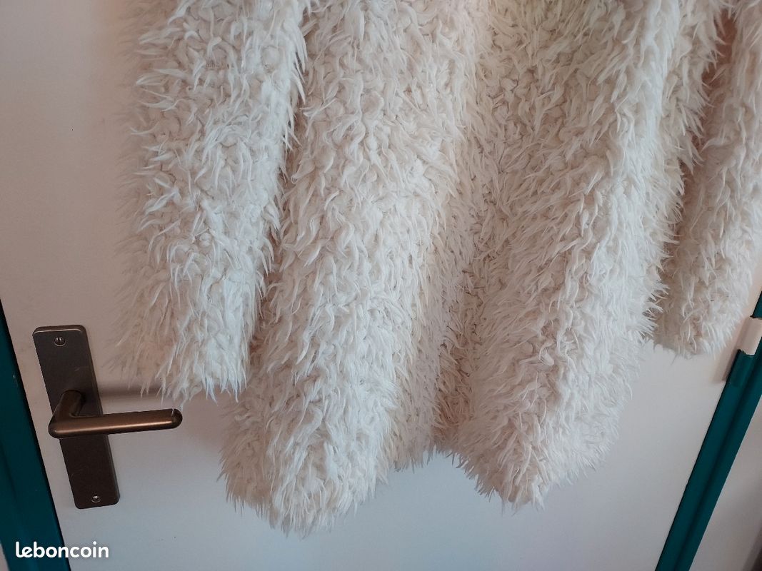 Manteau en fausse fourrure taille S/M (image 10)