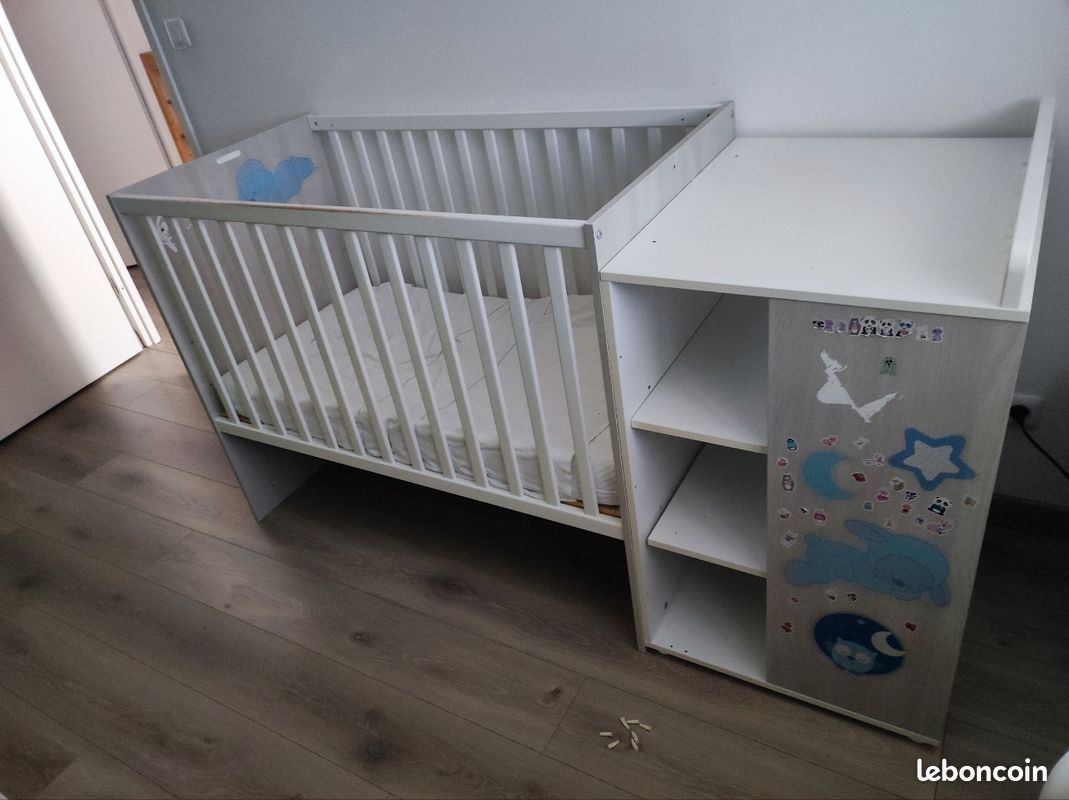 Lit bébé avec étagères (image 4)