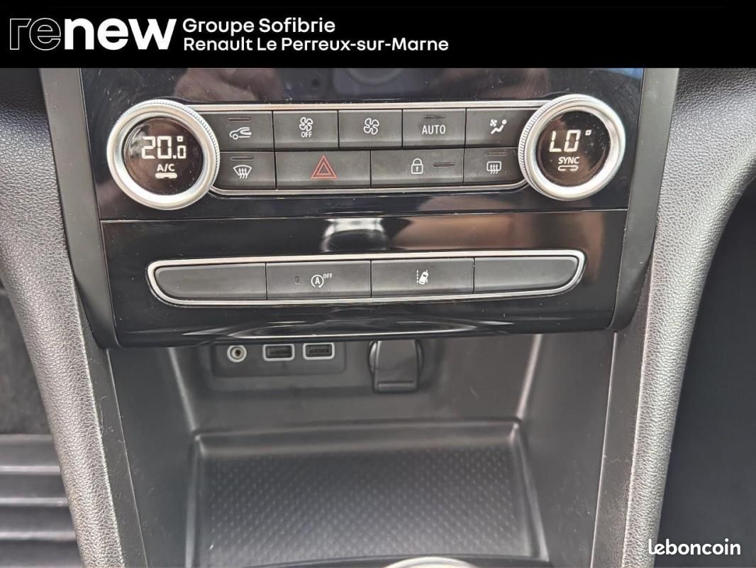 Renault Mégane IV BERLINE Blue dCi 115 - 20 Intens (image 24)