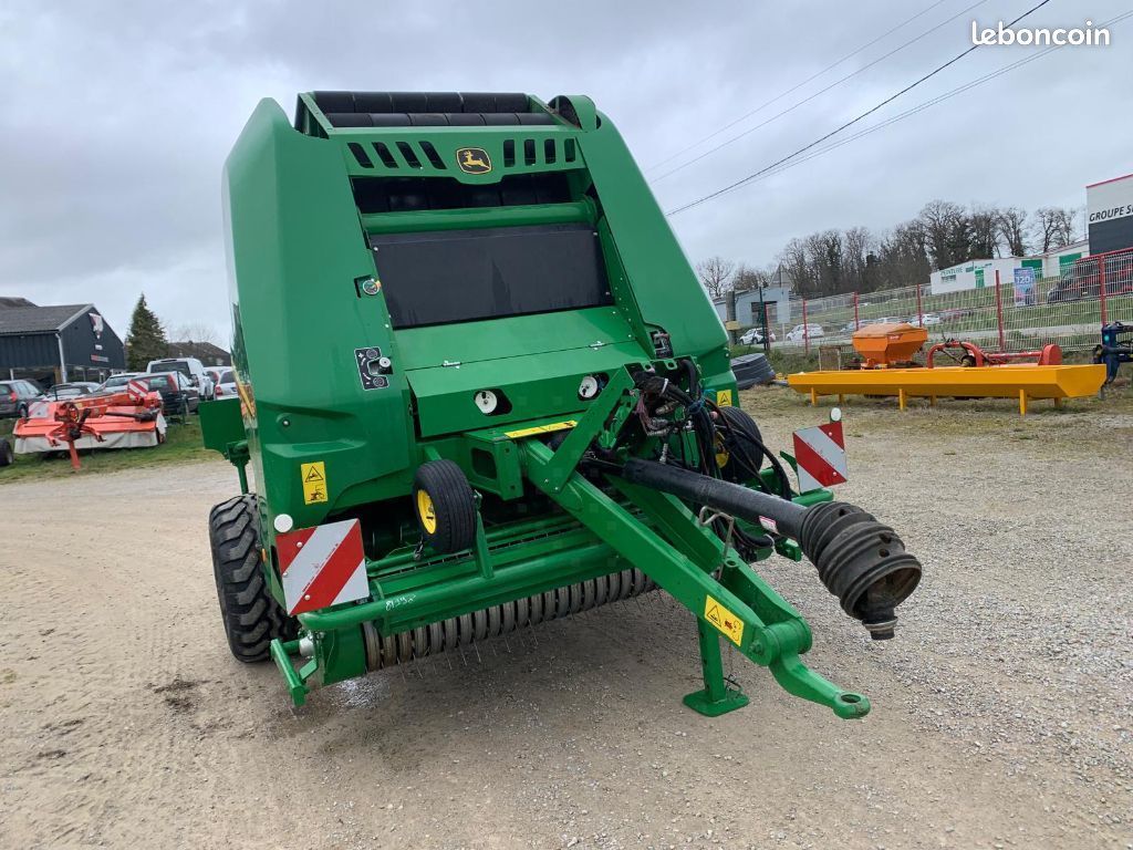 John Deere 451M (image 4)