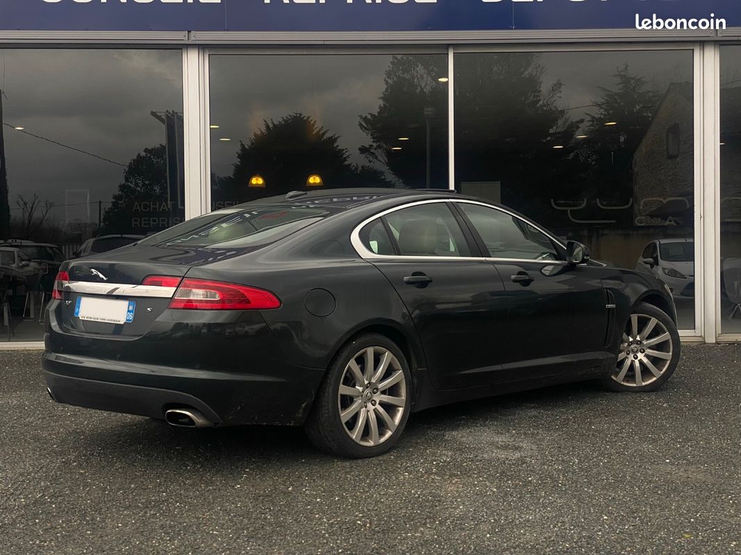 Jaguar XF 3.0 V6 275 Ch Diesel S Portfolio / TOIT OUVRANT / CAMÉRA DE RECUL / RÉGULATEUR DE VITESSE / SIÈGES ÉLÈCTRIQUES / FULL ENTRETIENS (image 6)