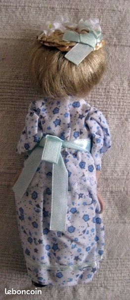 Idée cadeau : Petite poupée porcelaine (image 2)