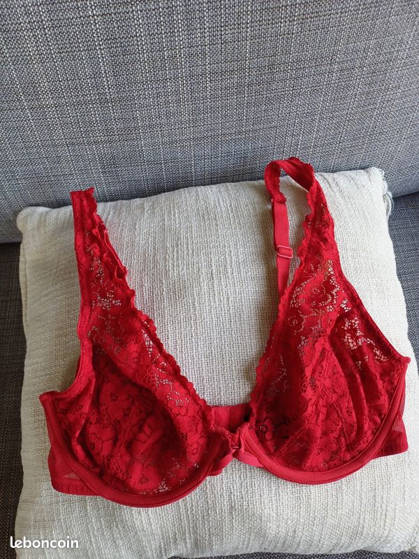 Soutien gorge rouge en dentelle 85D Vêtements