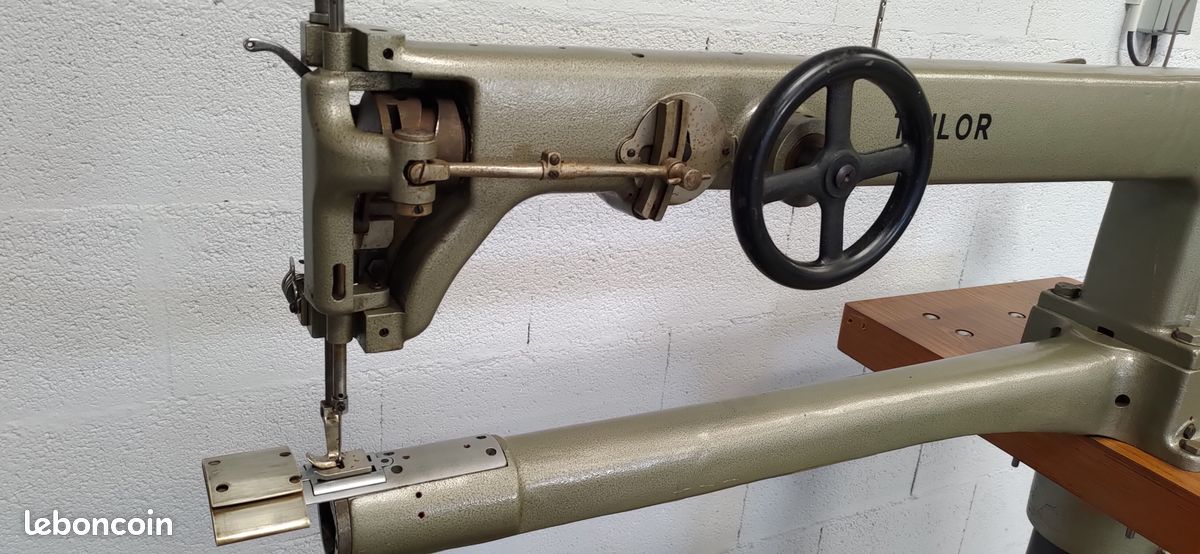 Machine de montage et réparation bâche et voile - Équipements industriels