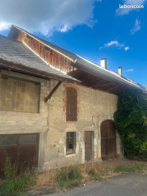 Maison 1 pièce 195 m² · à Sillingy · 195 m² · 160 000 €