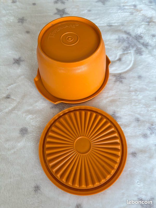 Boîte Tupperware Soleil Vintage Années 70 - Orange, Plastique, Dimensions 9,5x12,5 Cm