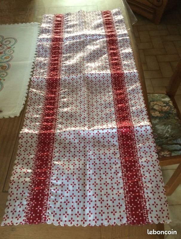 Lot 3 napperons blancs et rouges (image 1)