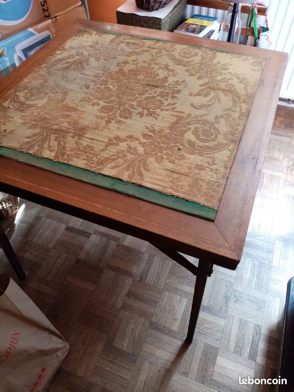 Table de jeux ancienne (image 1)
