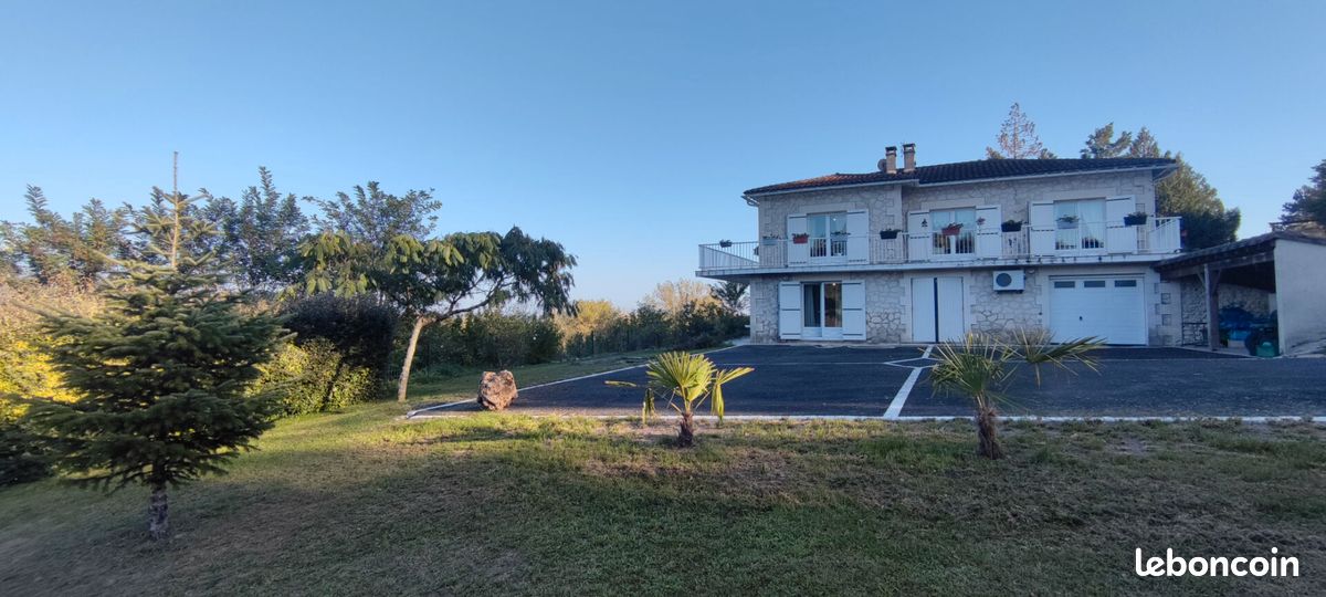 Maison 6 pièces 148 m² - Aubeterre-sur-Dronne 16390 (image principale 2)