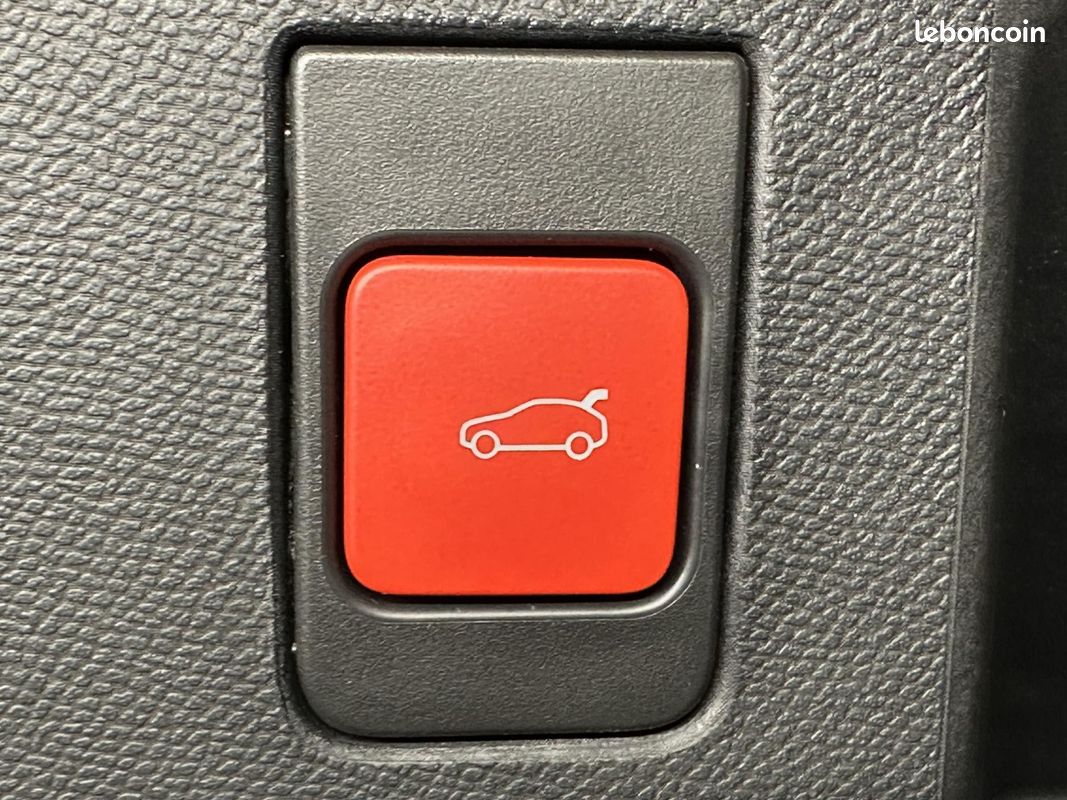 PEUGEOT 5008 1.2i Hybrid 145 e-DCS6 GT 360 7PL (image 6)