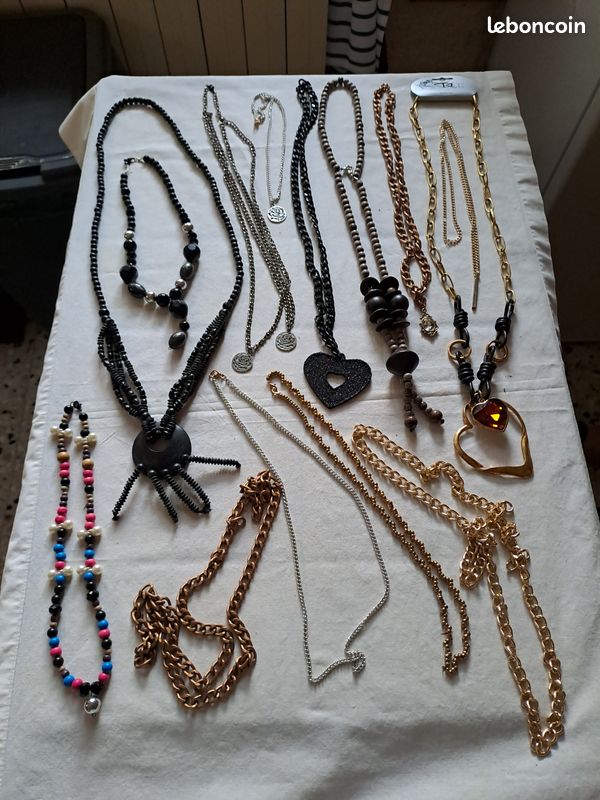 Lot De Bijoux Fantaisie D'occasion - Colliers, Bracelets, Boucles D'oreilles - Parfait Pour Accessoiriser