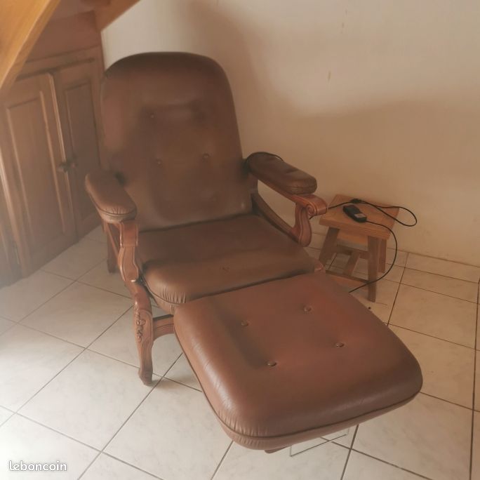 Fauteuil rustique avec repose pieds (image 1)