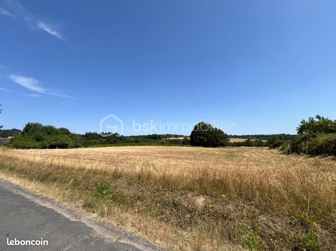 Terrain 4650 m² · à Jumilhac-le-Grand · 27 900 €