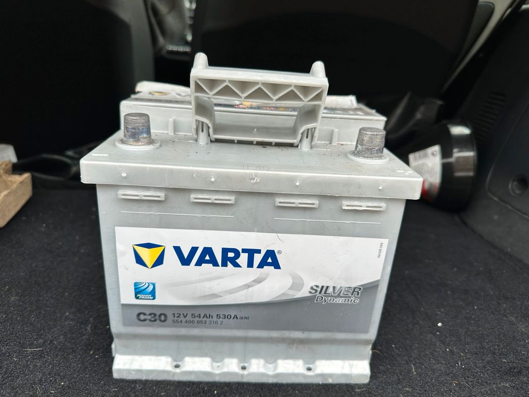 Batterie de Voiture - Varta Silver Dynamics C30 12V 54 Ah 530A (EN) -  Équipement auto