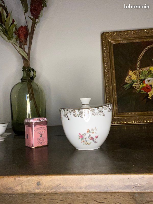 Joli sucrier motif « oiseau » avec son couvercle en porcelaine véritable (image 1)