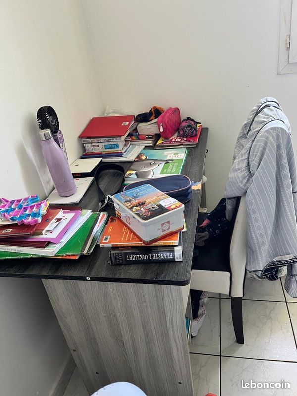 Bureau (image 2)