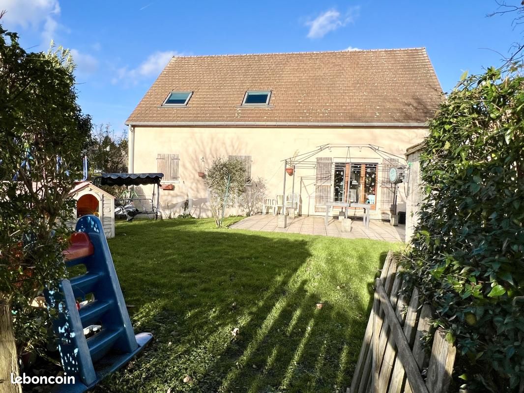 Maison 9 pièces 210 m² · à Boissy-le-Châtel · 210 m² · 359 000 €