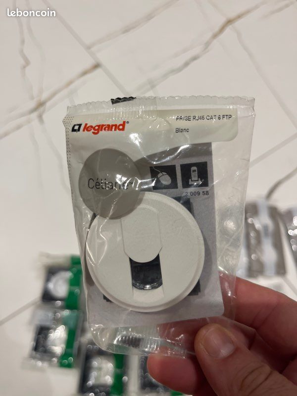 Lot appareillage électrique Legrand Celiane - Schneider - Odace (image 2)