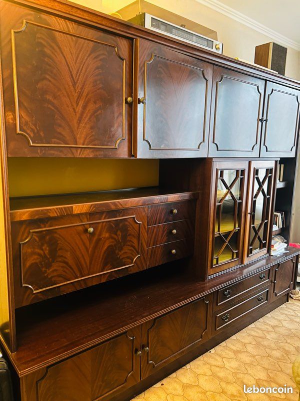 Grande armoire en bois (image 1)